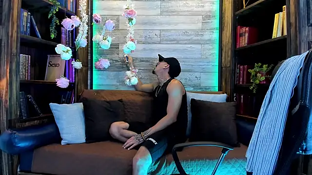 Snapshot of Donovan_Desmond chatting on February 13, 3:46 am Donovan Desmond online show from February 13, 3:46 am