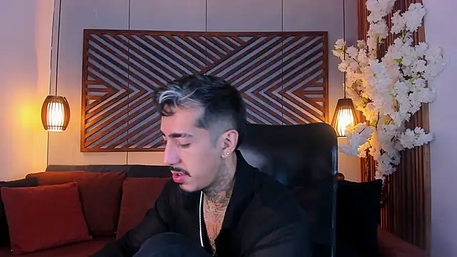 Snapshot of Donovan_Desmond chatting on February 15, 8:46 am Donovan Desmond online show from February 15, 8:46 am