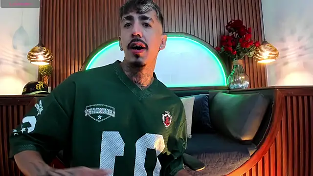 Snapshot of Donovan_Desmond chatting on February 27, 3:17 am Donovan Desmond online show from February 27, 3:17 am