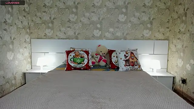 mishapallmer online show from December 15, 6:39 am