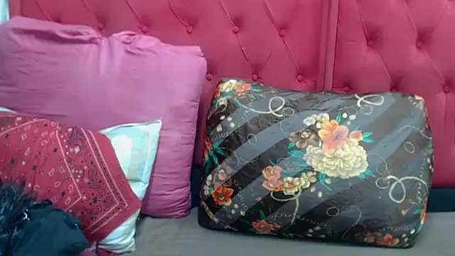 BUNNYCHOWX28 online show from February 10, 7:18 pm