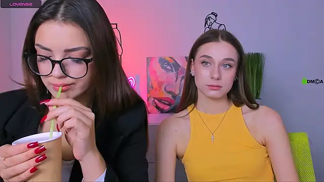 Snapshot of rose_style chatting on October 3, 8:33 am rose style online show from October 3, 8:33 am