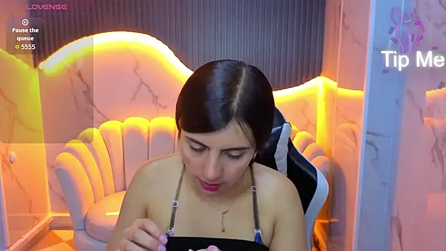 Eilyn love b online show from October 17, 12:52 pm