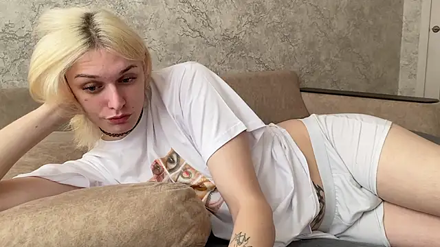 Snapshot of evelina228 chatting on September 29, 7:02 am evelina228 online show from September 29, 7:02 am