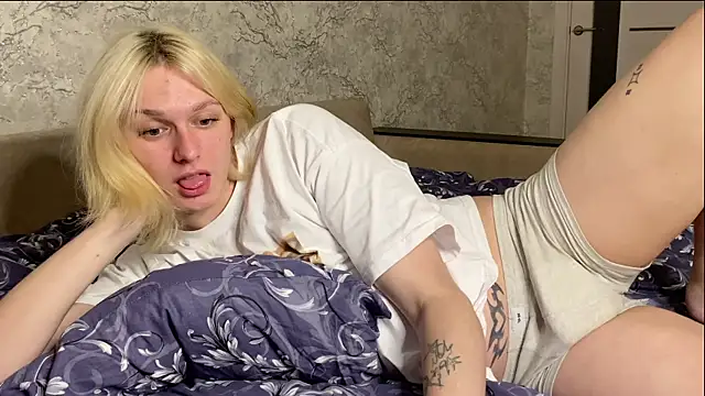 Snapshot of evelina228 chatting on November 18, 7:51 pm evelina228 online show from November 18, 7:51 pm