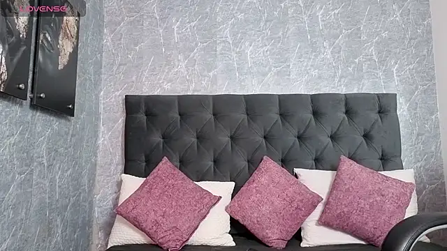 orion  smith online show from April 16, 9:39 pm