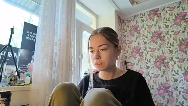 Witching Moon online show from September 18, 8:16 am