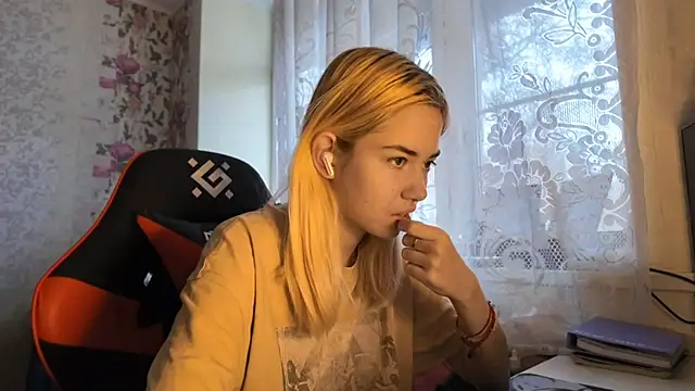 Witching Moon online show from November 13, 7:40 am