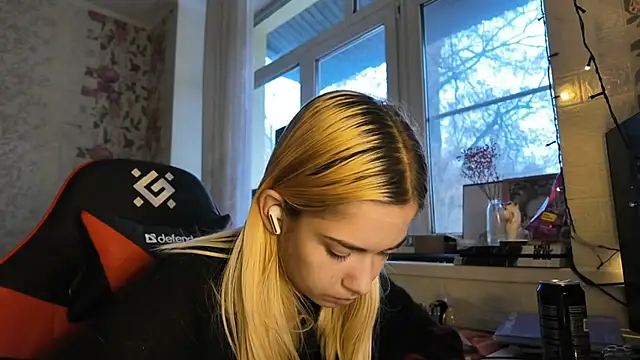 Witching Moon online show from December 17, 7:14 am