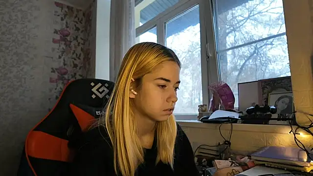 Witching Moon online show from December 19, 7:15 am