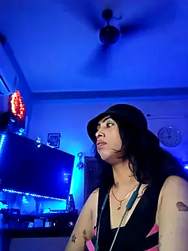 Snapshot of Love_Beauty01 chatting on February 5, 6:45 pm Love Beauty01 online show from February 5, 6:45 pm