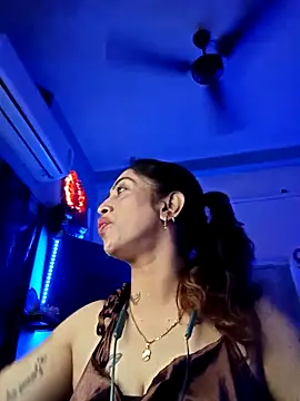 Snapshot of Love_Beauty01 chatting on February 8, 6:55 pm Love Beauty01 online show from February 8, 6:55 pm