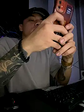 Snapshot of AlphaMasterXxx chatting on September 9, 1:10 pm AlphaMasterXxx online show from September 9, 1:10 pm