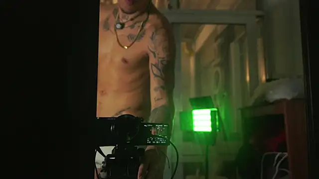 AlphaMasterXxx online show from May 3, 5:02 am
