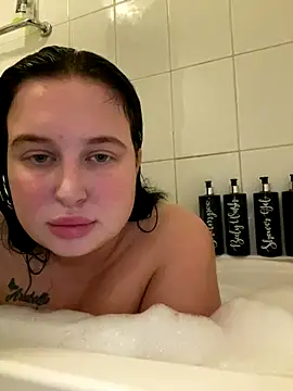 Snapshot of brunetteGirl274 chatting on October 23, 7:56 pm brunetteGirl274 online show from October 23, 7:56 pm