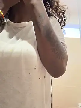 EmilyKisx online show from October 22, 1:33 pm