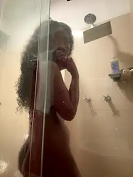 EmilyKisx online show from December 17, 10:10 am