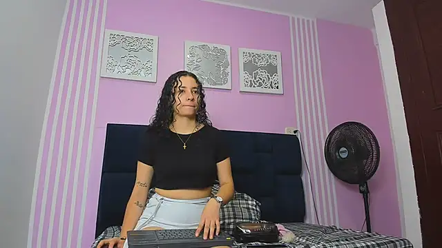 Snapshot of Horny_firecouple chatting on September 15, 11:54 am Horny firecouple online show from September 15, 11:54 am