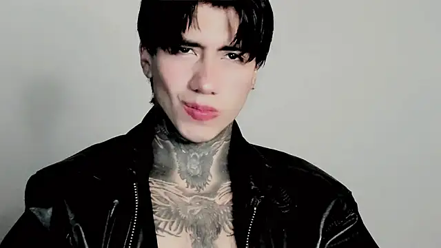 Snapshot of Alex_bdsmz chatting on November 1, 12:01 am Alex bdsmz online show from November 1, 12:01 am