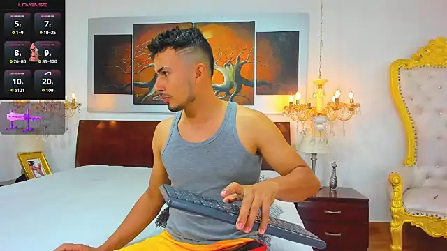 Valentiinoss online show from March 5, 7:43 pm