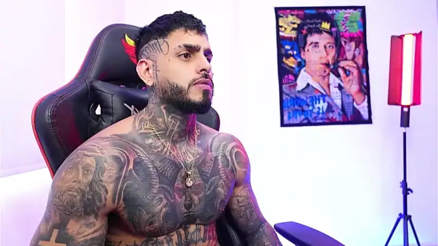 Snapshot of logan_hugh8 chatting on December 22, 2:47 pm logan hugh8 online show from December 22, 2:47 pm