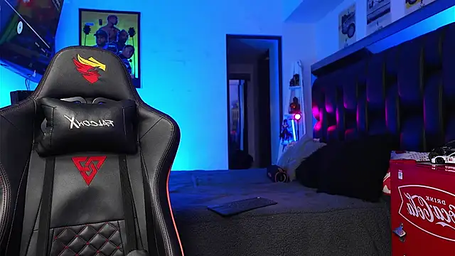 Snapshot of logan_hugh8 chatting on January 14, 4:29 am logan hugh8 online show from January 14, 4:29 am