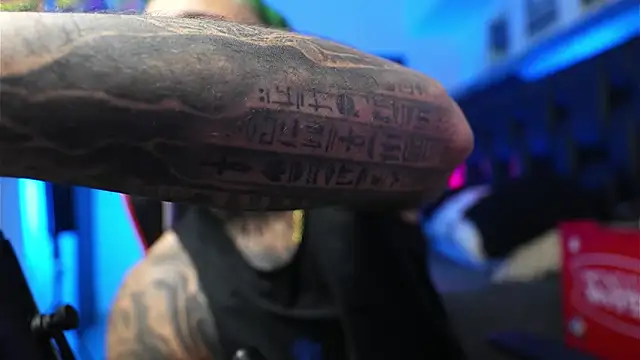 Snapshot of logan_hugh8 chatting on February 7, 7:34 am logan hugh8 online show from February 7, 7:34 am