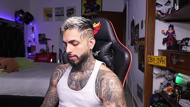 logan hugh8 online show from April 13, 8:03 pm