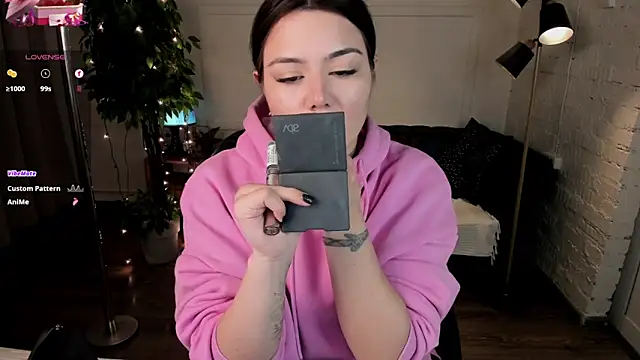 Snapshot of Dark_Moni chatting on January 8, 2:47 am Dark Moni online show from January 8, 2:47 am