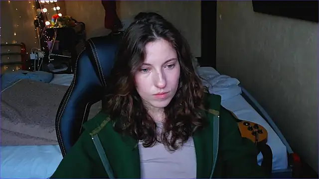 Agata in Wonderland online show from November 4, 11:20 am