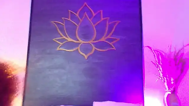 AngelaRoberts online show from March 29, 8:20 pm