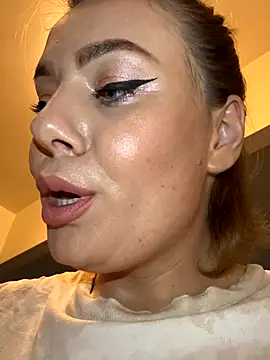 Snapshot of emmasweett11 chatting on September 23, 12:19 pm emmasweett11 online show from September 23, 12:19 pm