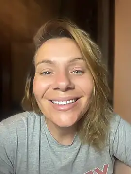 Snapshot of emmasweett11 chatting on June 27, 9:42 pm emmasweett11 online show from June 27, 9:42 pm