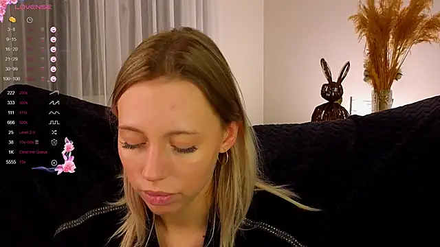 NyxaThorn online show from November 9, 2:37 pm