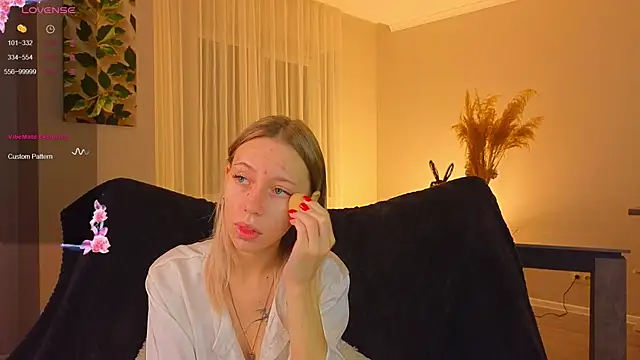 NyxaThorn online show from November 14, 2:38 pm