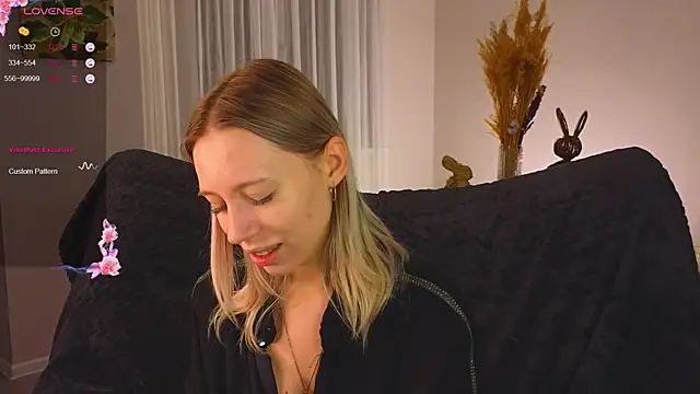 NyxaThorn online show from November 19, 2:39 pm