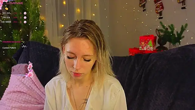 NyxaThorn online show from December 21, 2:35 pm