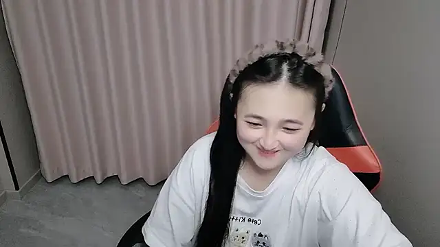 Snapshot of xxz98 chatting on May 8, 1:27 pm xxz98 online show from May 8, 1:27 pm