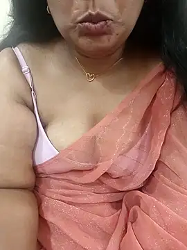 Snapshot of Aunty_Boy_143 chatting on April 15, 10:44 am Aunty Boy 143 online show from April 15, 10:44 am