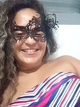 Snapshot of RaphinhaSanches chatting on February 9, 8:02 pm RaphinhaSanches online show from February 9, 8:02 pm