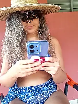 Snapshot of RaphinhaSanches chatting on February 21, 2:07 pm RaphinhaSanches online show from February 21, 2:07 pm