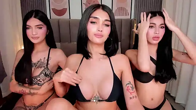 Snapshot of GeorginaMiller04 chatting on October 8, 1:47 am GeorginaMiller04 online show from October 8, 1:47 am