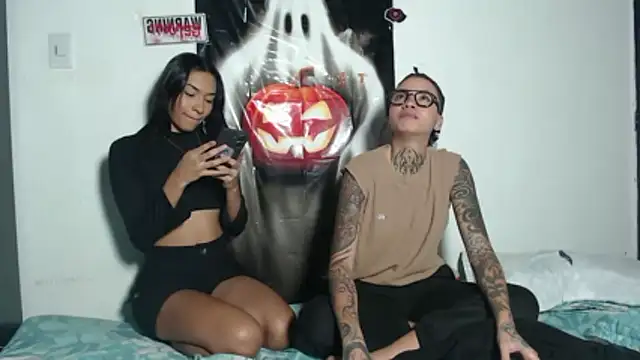 ParisAndVi online show from October 29, 2:03 am