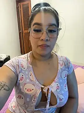 Aliciawhitee online show from November 7, 1:05 am