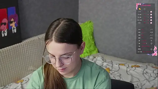 Snapshot of Violetwin chatting on February 22, 9:41 am Violetwin online show from February 22, 9:41 am