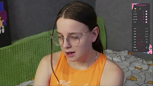 Snapshot of Violetwin chatting on February 24, 5:11 pm Violetwin online show from February 24, 5:11 pm