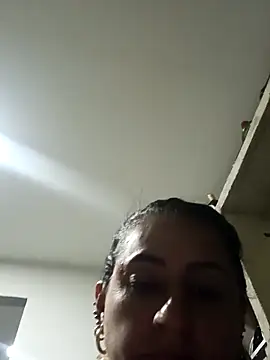 Snapshot of Titiss8921 chatting on October 18, 11:38 pm Titiss8921 online show from October 18, 11:38 pm