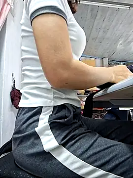 irina hana online show from November 6, 1:39 am