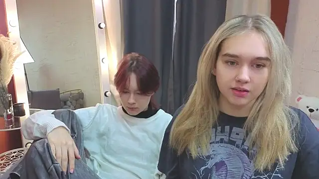 Snapshot of Vel1ka chatting on February 5, 5:01 am Vel1ka online show from February 5, 5:01 am