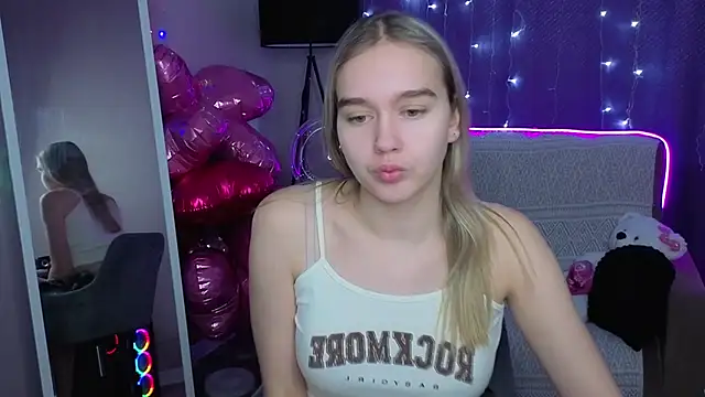 Snapshot of Vel1ka chatting on February 18, 12:23 pm Vel1ka online show from February 18, 12:23 pm